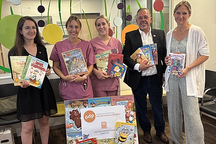 Bücherspende der ÖDP Westeifel an der Kinderklinik Koblenz Bücherspende der ÖDP Westeifel an der Kinderklinik Koblenz